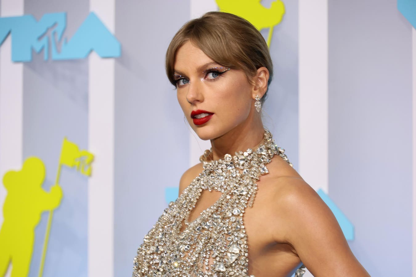 Taylor Swift has achieved a surprise success on the country charts.