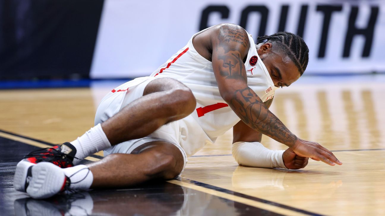 Jamal Shead reportedly suffered a bad ankle sprain during Houston’s loss to Duke.